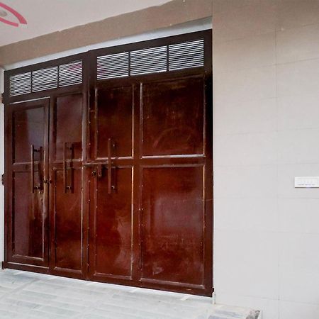Hotel The Arrow Near Paschim Vihar 델리 외부 사진