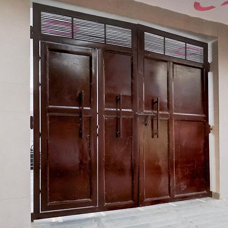 Hotel The Arrow Near Paschim Vihar 델리 외부 사진