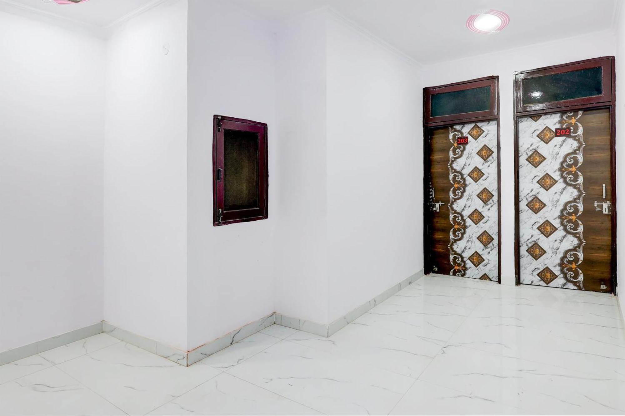 Hotel The Arrow Near Paschim Vihar 델리 외부 사진