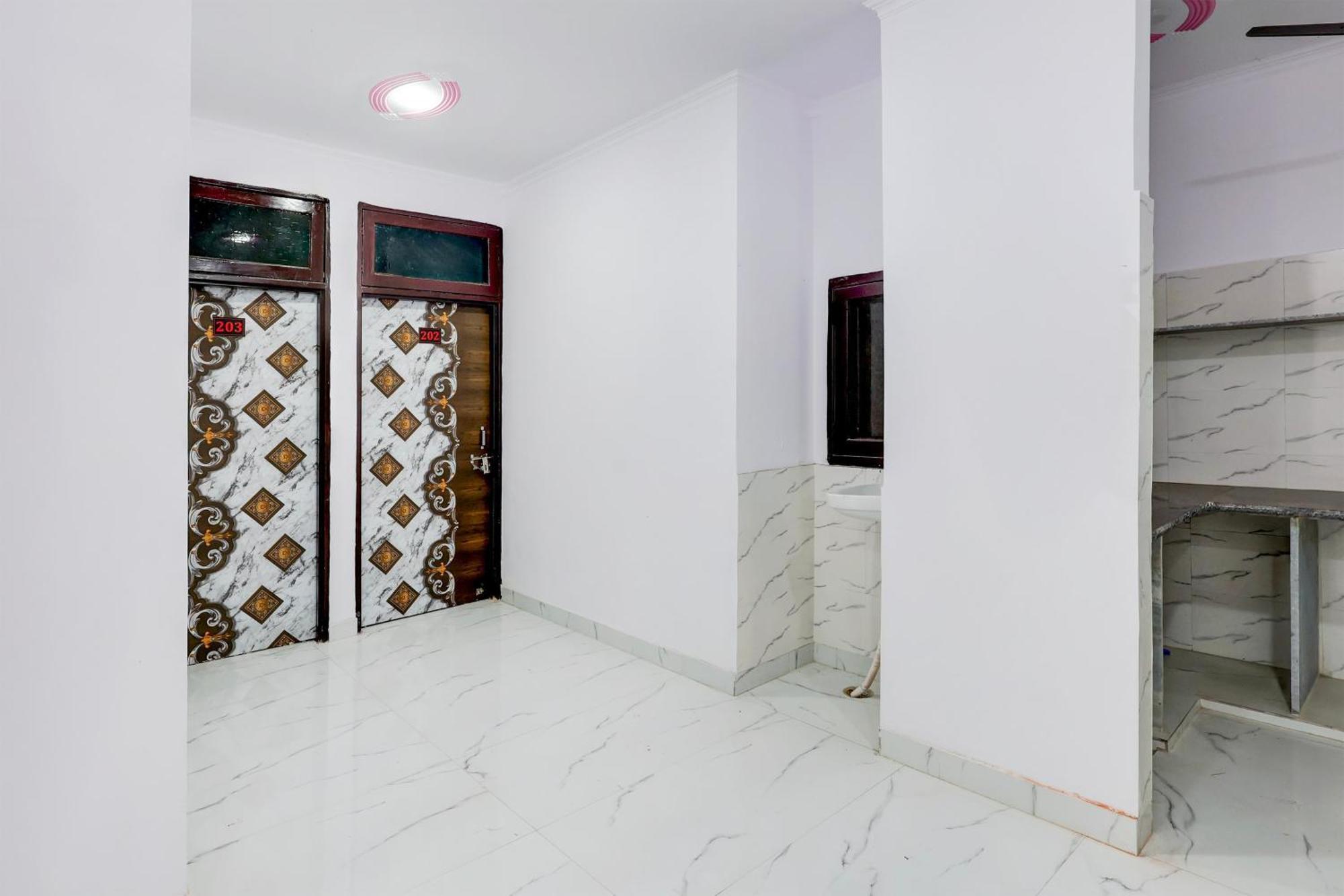 Hotel The Arrow Near Paschim Vihar 델리 외부 사진