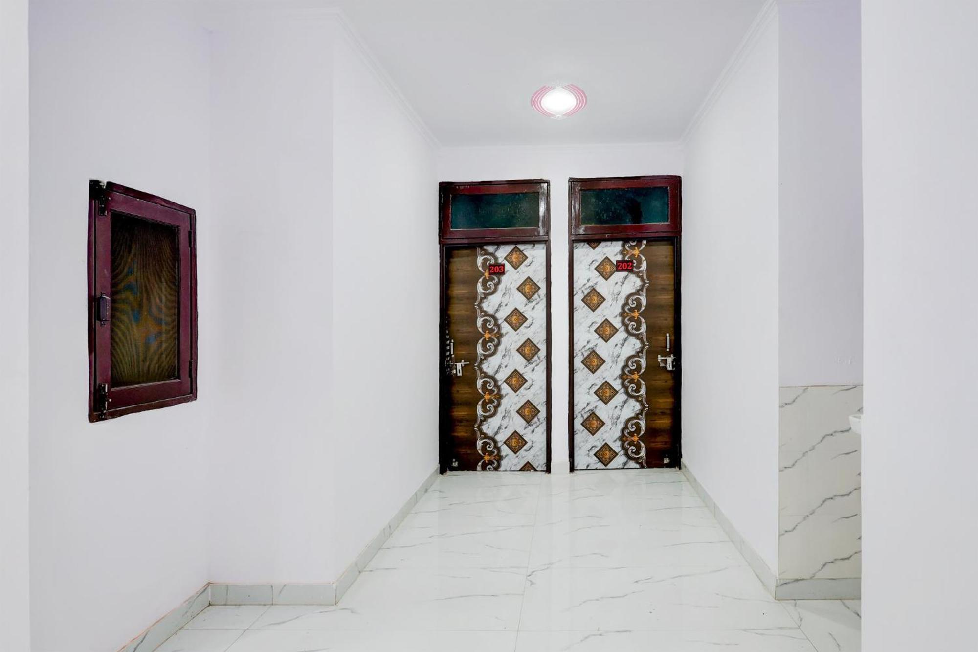 Hotel The Arrow Near Paschim Vihar 델리 외부 사진