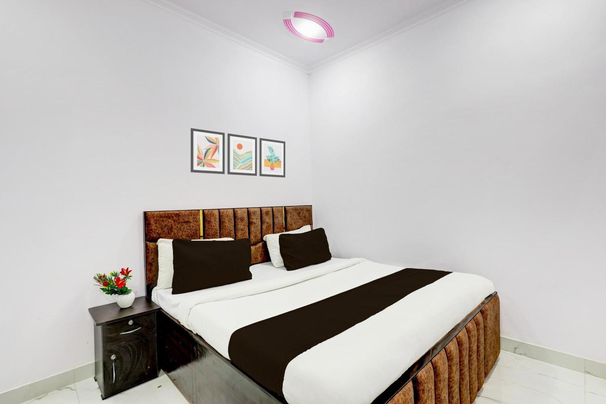 Hotel The Arrow Near Paschim Vihar 델리 외부 사진