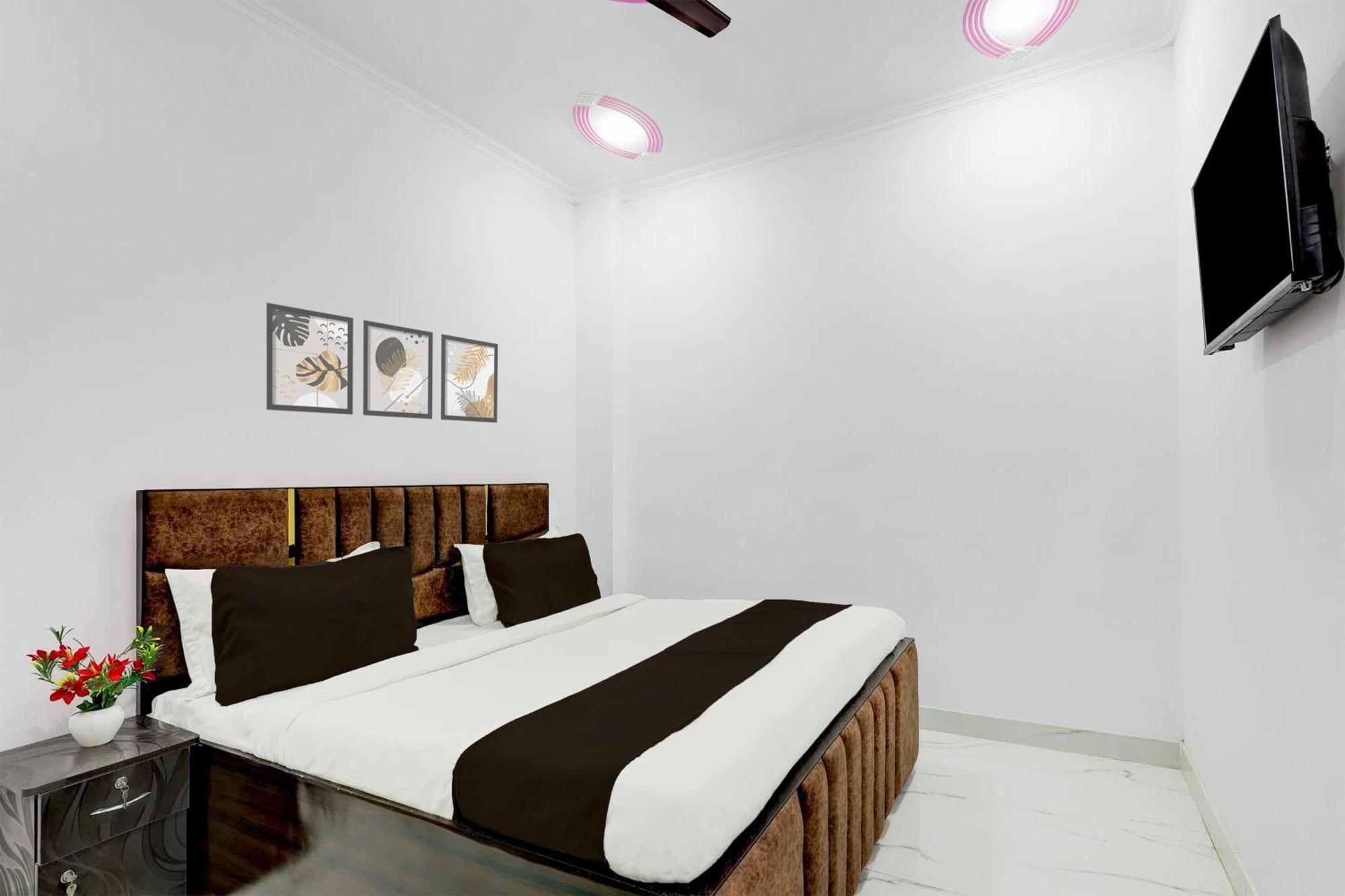 Hotel The Arrow Near Paschim Vihar 델리 외부 사진